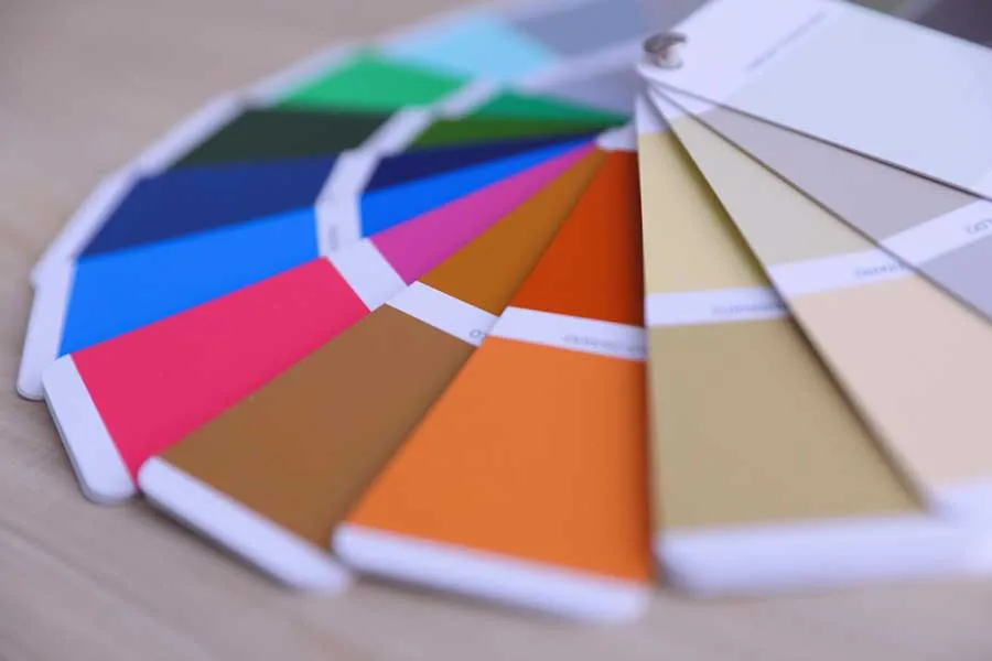 Cores e Tipografia: Criando uma Identidade Visual Atrativa